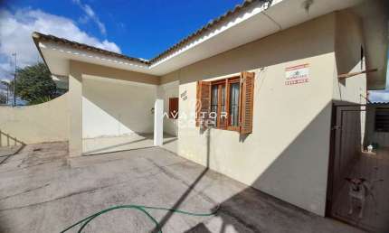 Casa 2 dormitórios, 1 banheiro, garagem, pátio, rua asfaltada ótima localização.