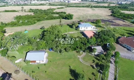 Linda chácara urbana com 2.730 m² com um lindo chalé de 91m² privativos - Santa