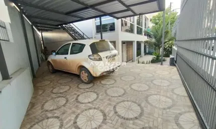 Casa, 6 Dormitórios, 3 Banheiros, 2 Vagas, Lareira, Churrasqueira, Terraço, Nono