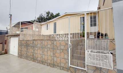linda casa na principal rua do bairro Trancredo Neves.