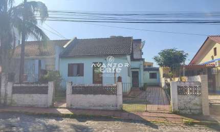 Casa situada em localização privilegiada próxima de tudo.