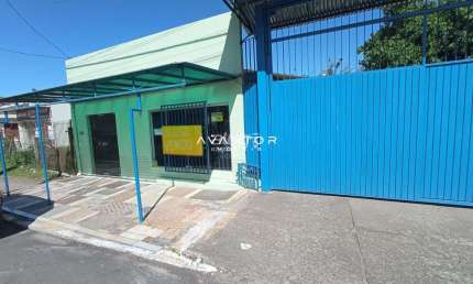 Sala Comercial Ampla com Banheiro e Estacionamento no Bairro Duque de Caxias.