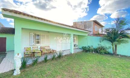 Casa, 3 Dormitórios, 2 Banheiros, 2 Vagas, Pátio, Pé De Platano