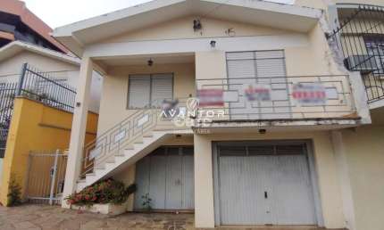 Casa De 3 Dormitórios, Suíte, Sala Ampla, Banheiro Social, Banheiro Auxiliar, Co