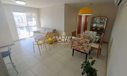 Belo apartamento mobiliado com 3 dormitórios, sendo uma suíte, sacada com churra