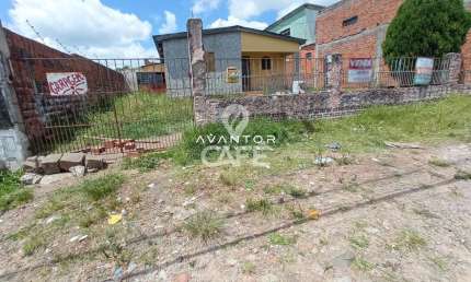 Casa Ampla De 3 Dormitórios, Sala Ampla, 2 Banheiros, Cozinha, Área de Serviço,