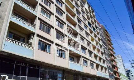 Apartamento, 2 Dormitórios, 1 Suíte, Banheiro Social, Sacada, Bairro Centro