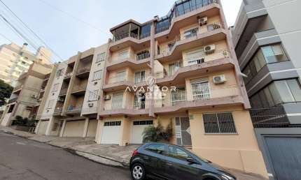 Duplex ,  4 Dormitórios, 2 Banheiros,  Churrasqueira, Box garagem, Centro