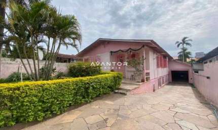 Casa Ampla com 4 Dormitórios, Sala de Estar, 3 Banheiros, Cozinha, Churrasqueira
