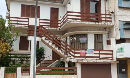 Apartamento Amplo no Centro Térreo De 3 Dormitórios, (2) Salas, Lareira, (2) Ban
