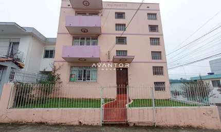 Apartamento Térreo Amplo De e 3 Dormitórios, Sala de Estar, 2 Banheiros, Cozinha