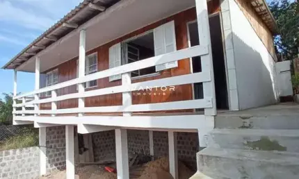 Casa De 4 Dormitórios, Sala Ampla, Banheiro Social, Cozinha, Área de Serviço com
