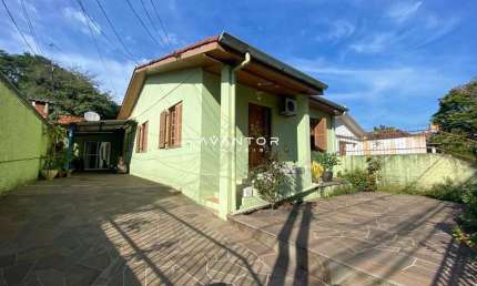 Casa, 3 Dormitórios, 2 Banheiros, 4 Vagas, Pátio, Lourdes