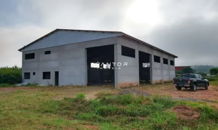 Pavilhão Amplo De 700 m² com Mezanino e Mais Área de Meio Hectare.
