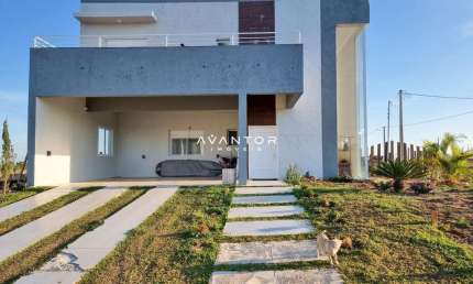 Casa NOVA no Condomínio Alexandria, com 5 dormitórios, 4 suítes, garagem p/ 2 ca