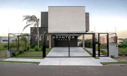 Casa, Alto Padrão, 3 Dormitórios, 1 Suíte, 4 Vagas, Piscina, São José