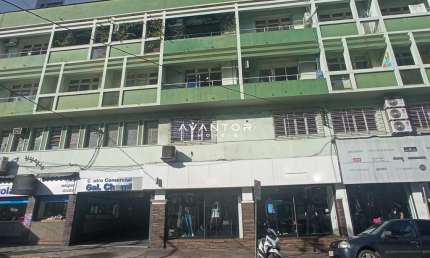 Sala Comercial no Centro de Santa Maria De 48 m² com Banheiro e Área de Serviço.