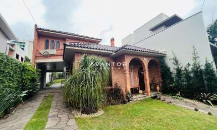 Casa, 4 Dormitórios, 3 Suítes, 4 Banheiros, 2 Vagas, Medianeira