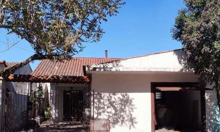 Casa de 03 dormitórios sendo 01 suíte e 03 vaga de garagem