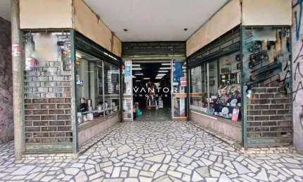 Loja Comercial Ampla No Centro de Santa Maria De 560 m² com Subsolo, Escritório
