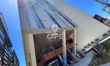 Sala Comercial Ampla com Banheiro e Garagem no Vitta Center.