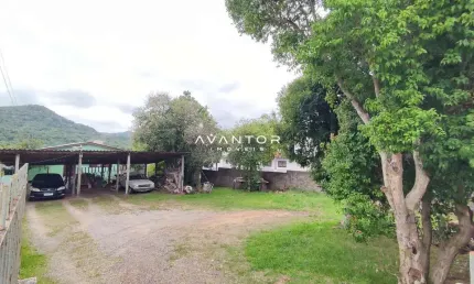 Terreno de 994,48 m² , localizado próximo ao trevo do Castelinho.