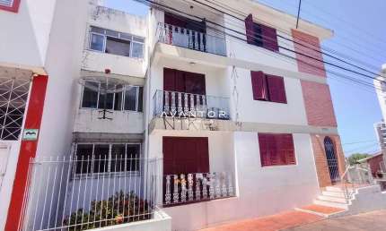 Apartamento Central Amplo De 2 Dormitórios, Sala de Estar, Banheiro Social, Cozi