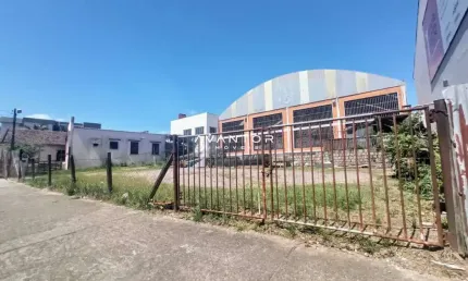 Pavilhão Amplo De 1500 m², Possui Escritório, 10 Banheiros, Cozinha, Mezanino, C