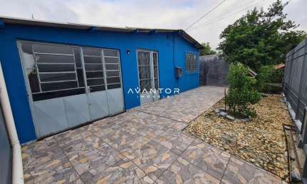Casa No Bairro Tancredo Neves De 3 Dormitórios, Sala de Estar, Banheiro Social,