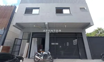 Sala Comercial Ampla De 166 m², mais 2 Banheiros e Estacionamento, no Bairro Lou