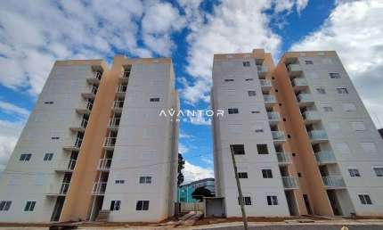 Apartamento Em Camobi De 2 Dormitórios, Sala de Estar, Banheiro Social, Cozinha,