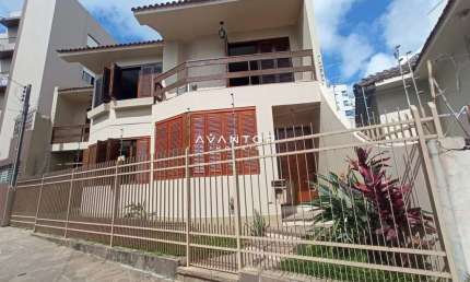 Casa Duplex De 4 Dormitórios, Suite, 3 Salas, Lareira, Banheiro Social, Banheiro