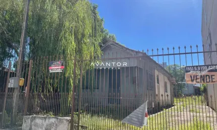 Terreno localizado no bairro Nossa Srª Medianeira, com 550m²;
