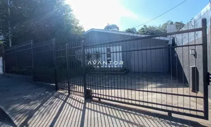Casa Comercial De 170 m², Composta Por 3 Salas, 2 Banheiros, Cozinha, Área de Se