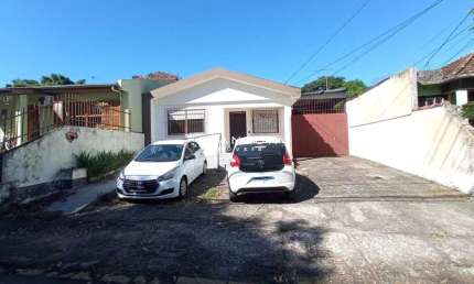 Casa Comercial De (2) Dormitórios, (2) Salas, Banheiro, Cozinha, Churrasqueira e