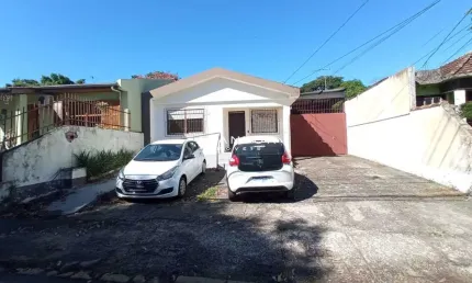 Casa Comercial De (2) Dormitórios, (2) Salas, Banheiro, Cozinha, Churrasqueira e