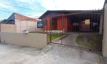 Casa No Bairro Duque De Caxias De 3 Dormitórios, Sala De Estar, Banheiro Social,