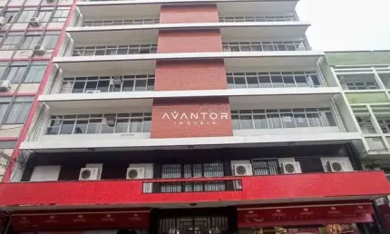 Sala Comercial De 59 m², Possui Escritório e Banheiro. No Centro De Santa Maria.