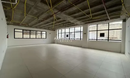 Comercial Prime, salas comerciais em frente ao Hospital de Caridade.