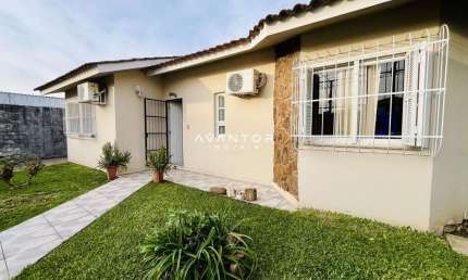 Casa, 3 Dormitórios, 1 Suíte, 2 Banheiros, 2 Vagas, Pátio, Piscina, Camobi