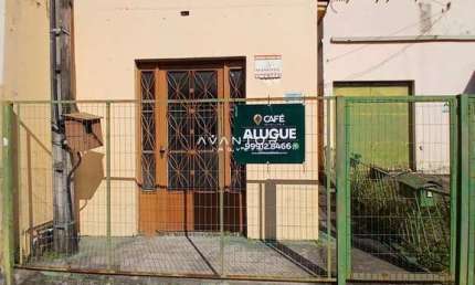 Casa Comercial Ampla Composta Por 4 Salas, Banheiro, Cozinha, Área De Serviço e