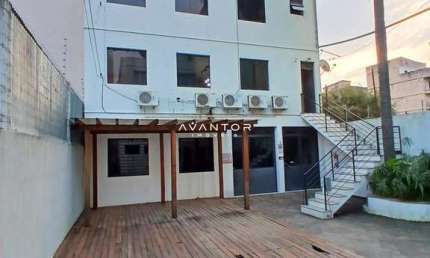 Sala Comercial Central De 50 m², Com Banheiro e Área Em Comum.