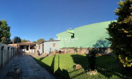 Casa De 3 Dormitórios, Sala De Estar, Banheiro Social, Cozinha, Área De Serviço,