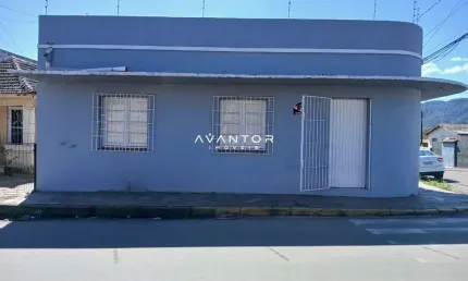 Casa Residencial E Comercial De 4 Dormitórios, (2) Salas, 2 Banheiros, Cozinha,