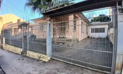 Casa Comercial Ampla Possui 6 Salas, 2 Banheiros, (2) Cozinhas, Depósito, Área D