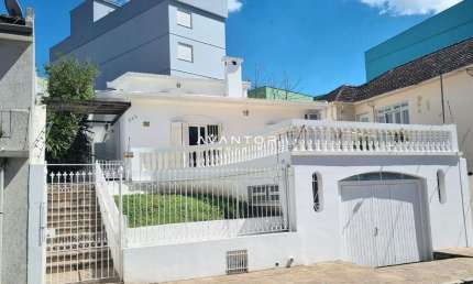 Casa 3 dormitórios próximo ao centro de Santa Maria