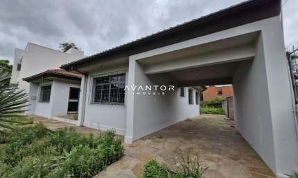 Casa com amplo terreno, muito espaço pra sua família no bairro Perpetuo Socorro