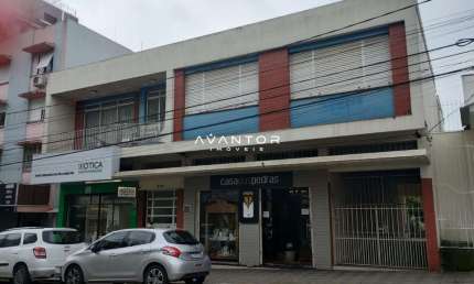 Duas salas comerciais e apartamento amplo para venda na região central