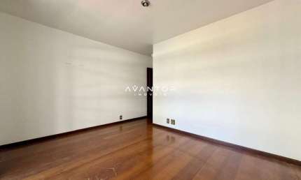 Excelente apartamento à venda, 3 dormitórios, localizado na rua Venâncio Aires