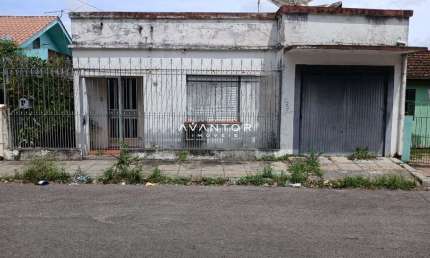 Casa Comercial De 2 Dormitórios, Sala De Estar, 2 Banheiros, Cozinha, Área De Se